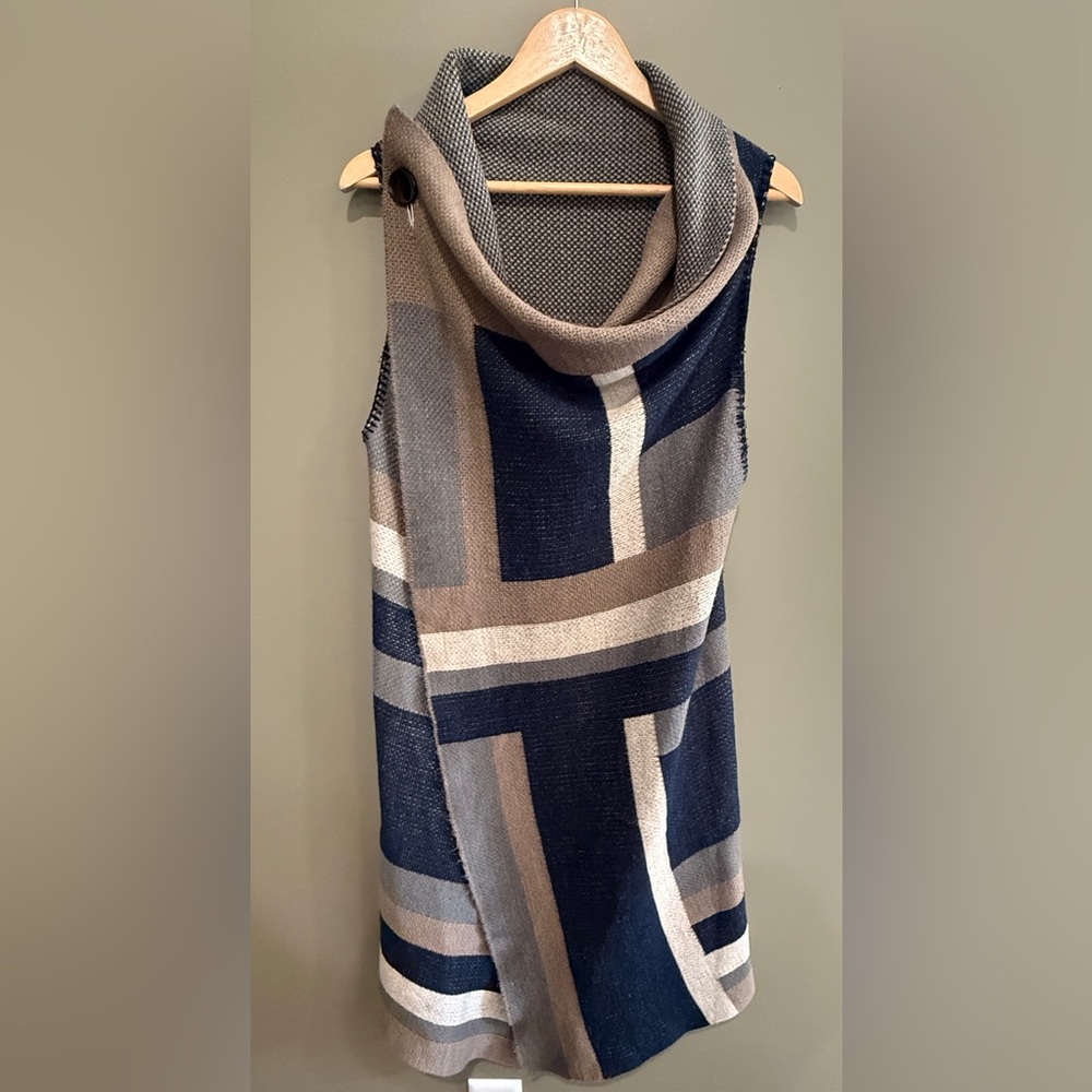 Stylish sleeveless coverup with a geometric pattern